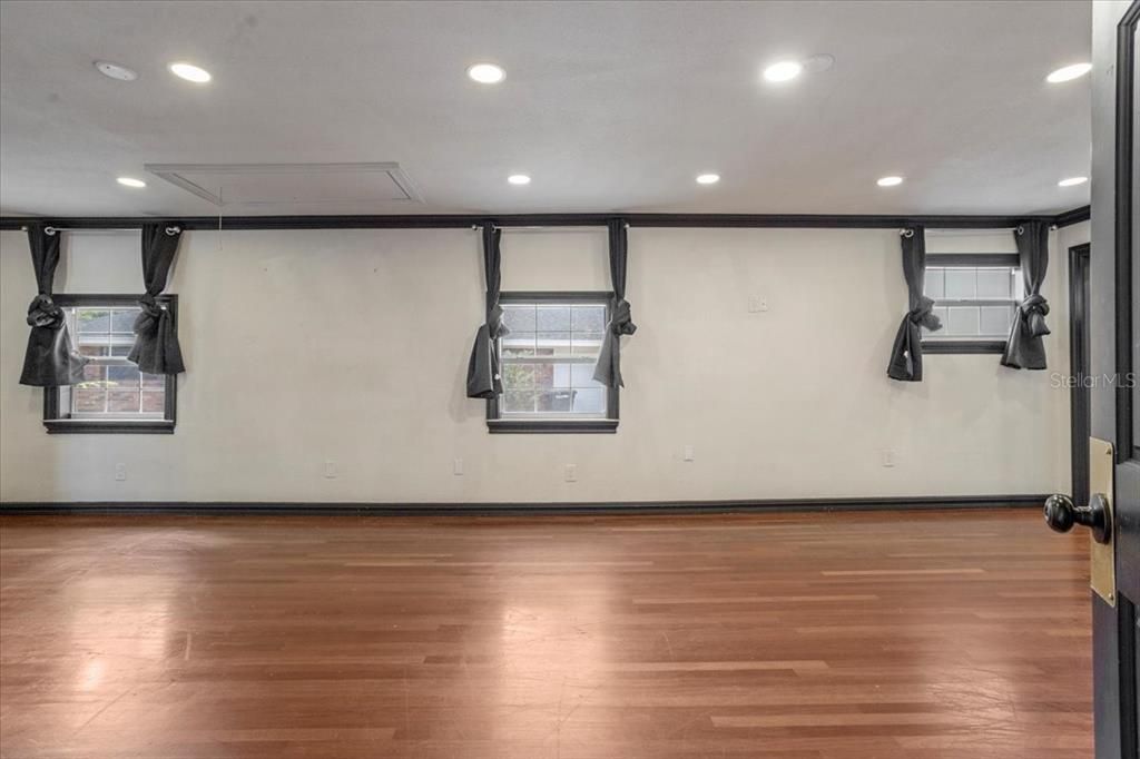 Empty room, Interior, Recessed Lighting, Wood Texture Flooring