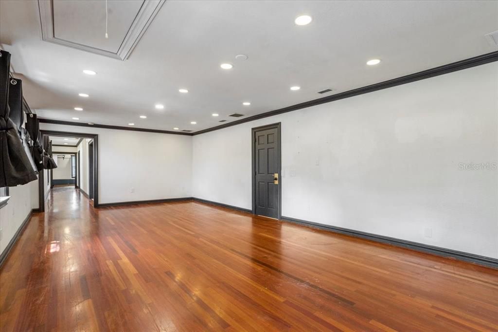 Empty room, Interior, Recessed Lighting, Wood Texture Flooring