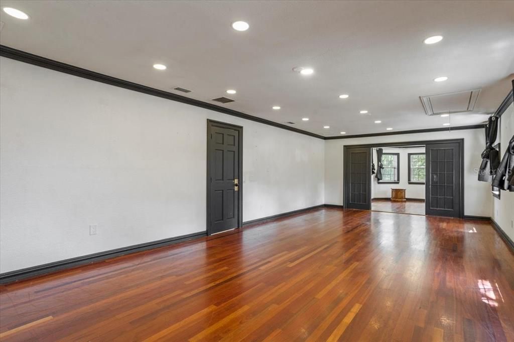 Empty room, Interior, Recessed Lighting, Wood Texture Flooring