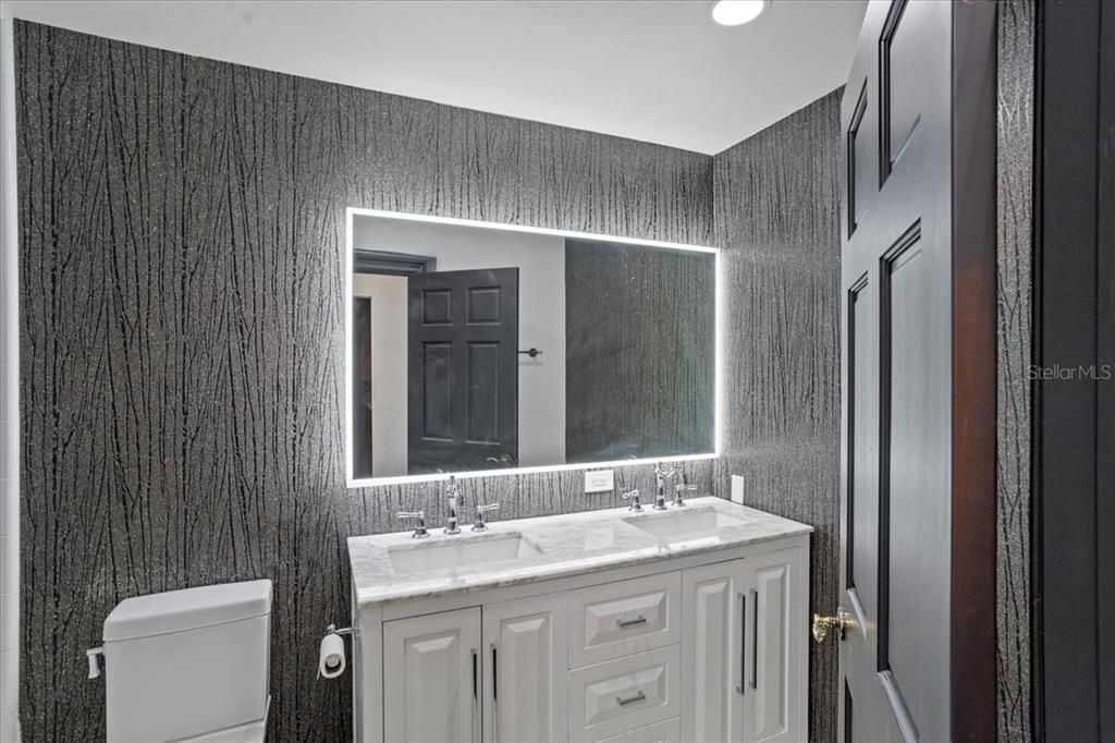 Bathroom, Dual Sink Vanities, Interior, Recessed Lighting
