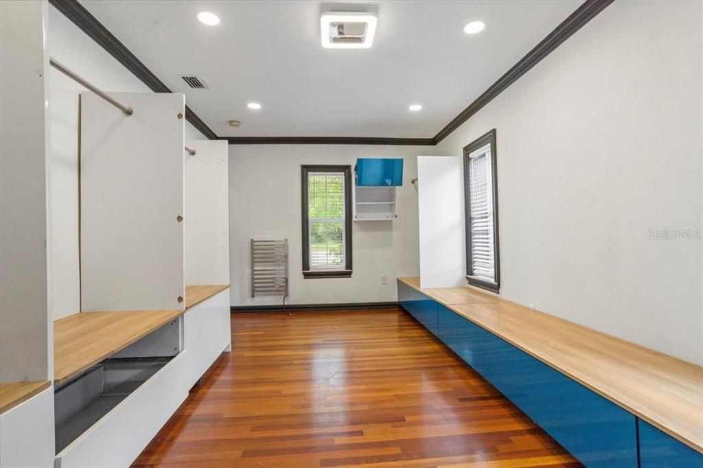 Interior, Recessed Lighting, Wood Texture Flooring