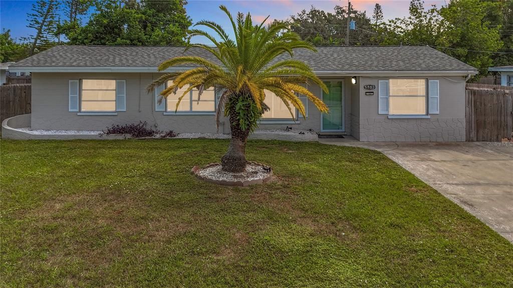 Backyard, Exterior, Facade, Ranch