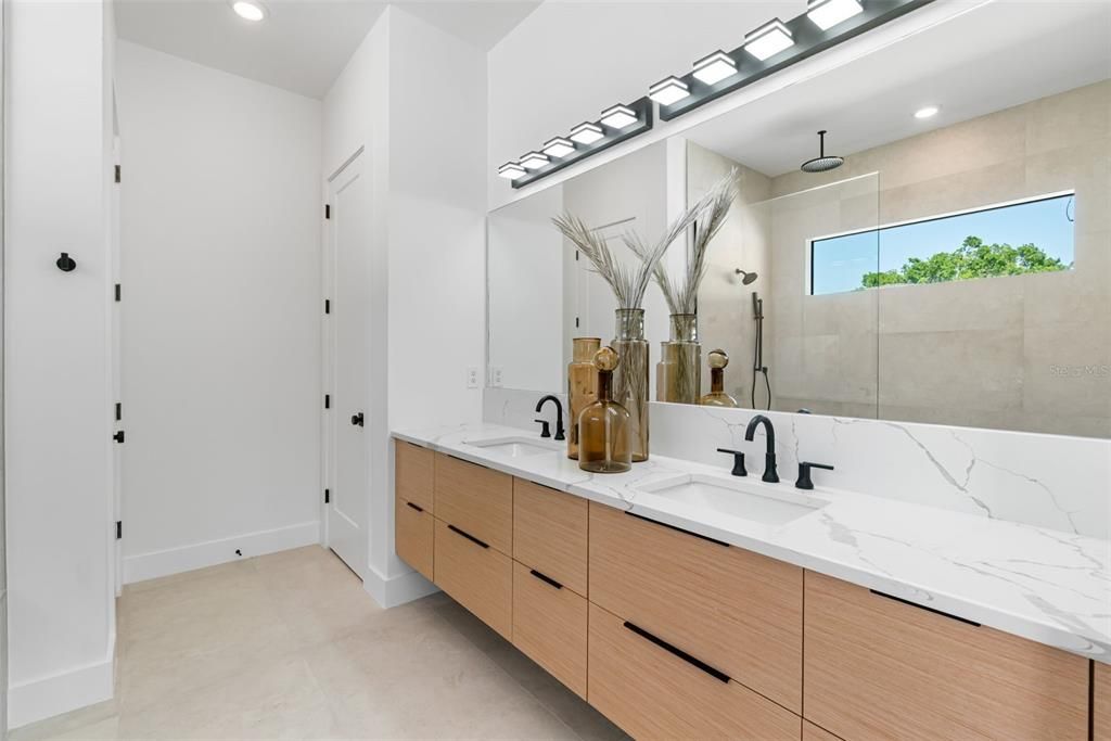 Bathroom, Dual Sink Vanities, Interior, Recessed Lighting