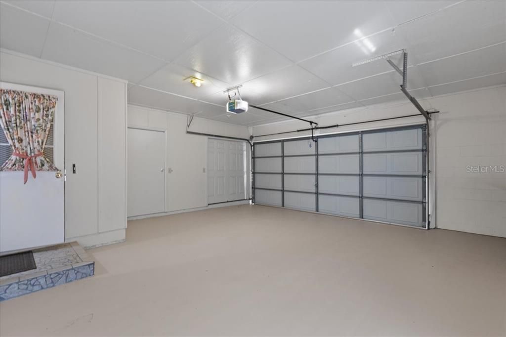 Garage, Interior