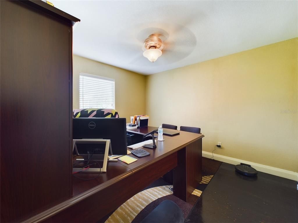 Home Office, Interior