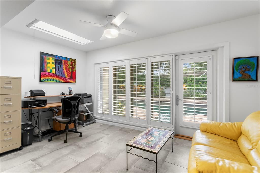 Home Office, Interior
