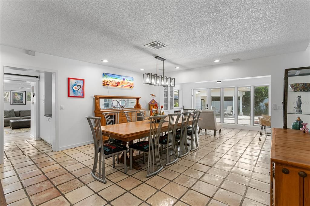 Dining room, Interior, Pendant Lights, Recessed Lighting