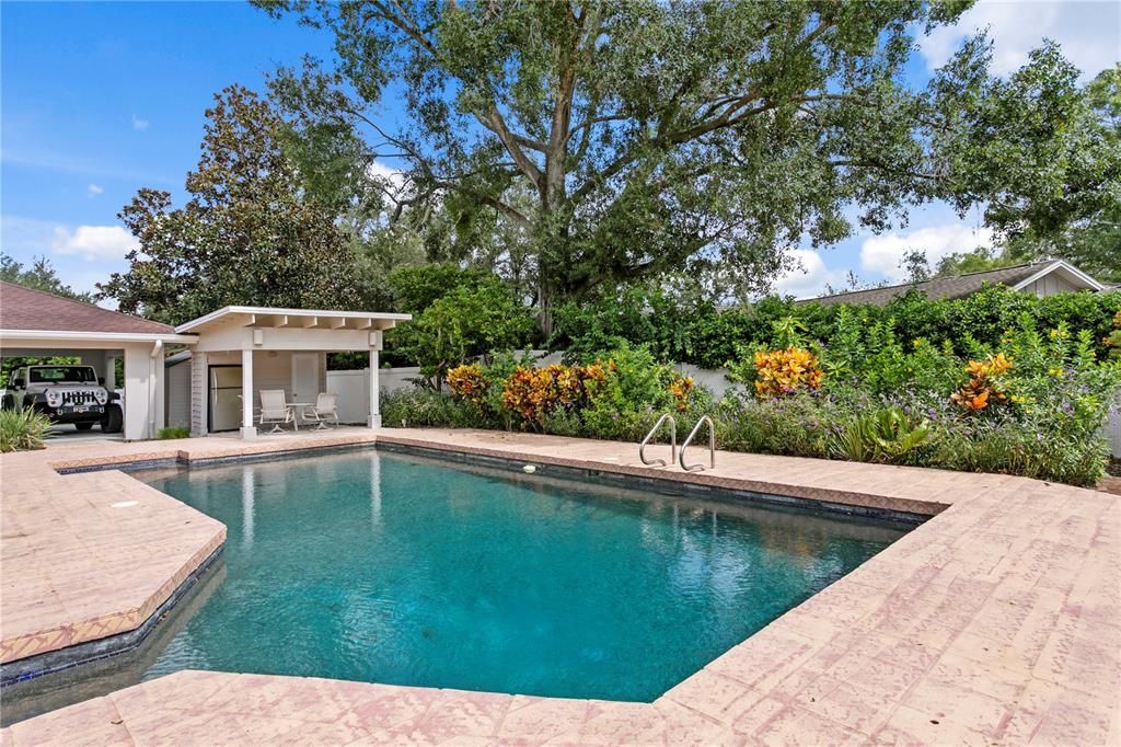 Exterior, Pool