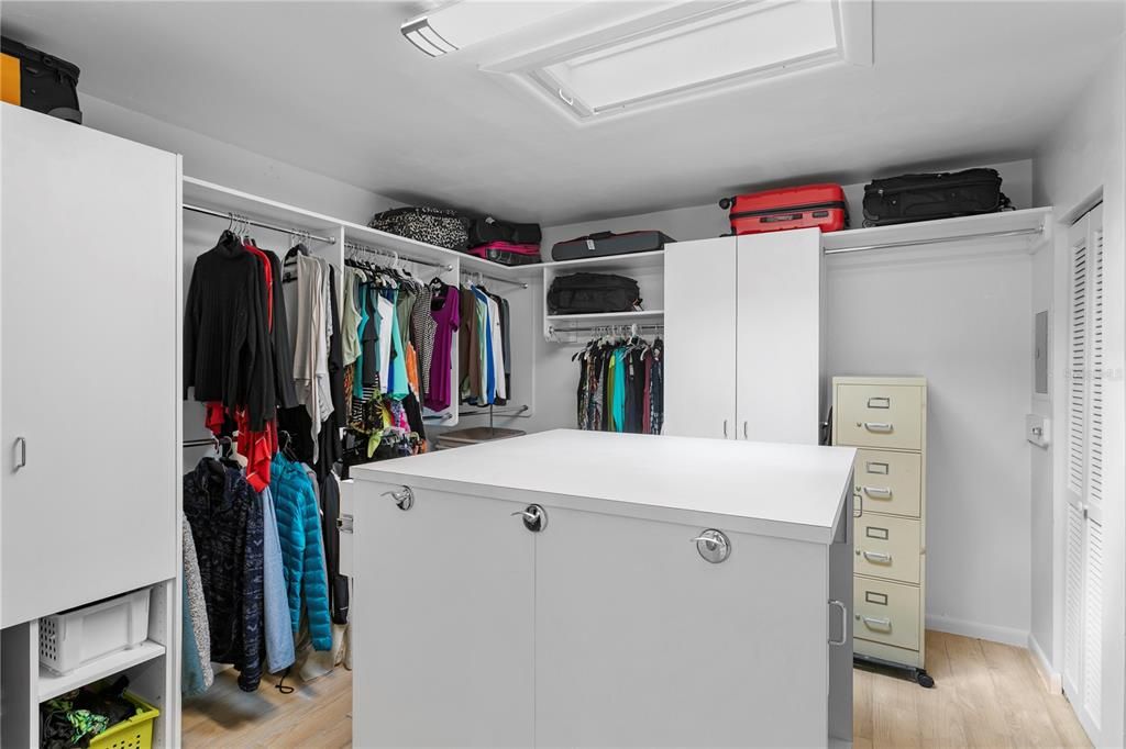 Interior, Walk-in Closets, Wood Texture Flooring