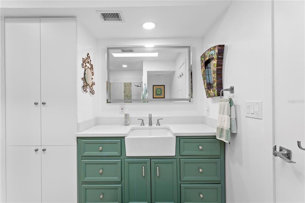 Bathroom, Interior, Recessed Lighting