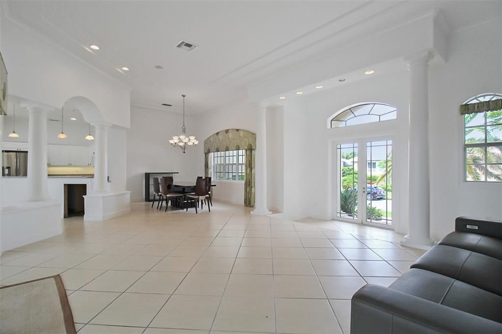 Chandelier, Dining room, Interior, Pendant Lights, Recessed Lighting