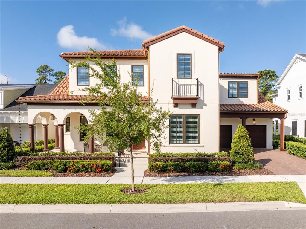 Attached, Exterior, Facade, Mediterranean