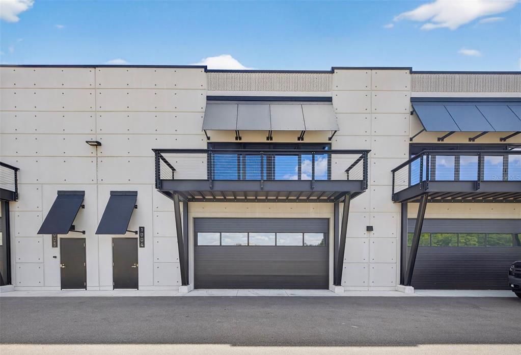 Attached, Exterior, Facade, Rowhouse