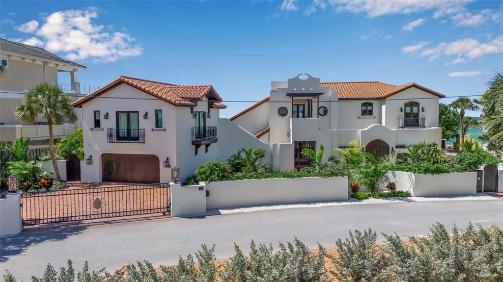 Attached, Exterior, Facade, Spanish Mediterranean