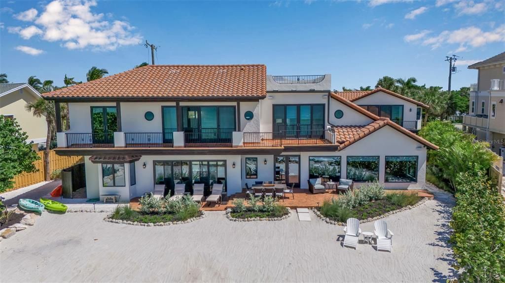 Exterior, Facade, Spanish Mediterranean