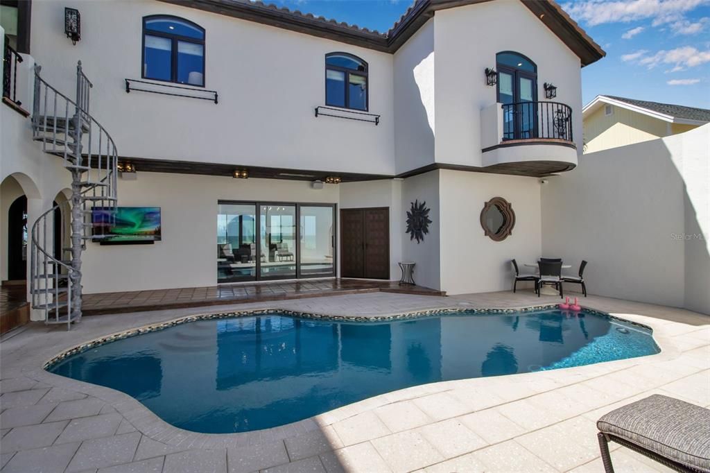 Exterior, Pool