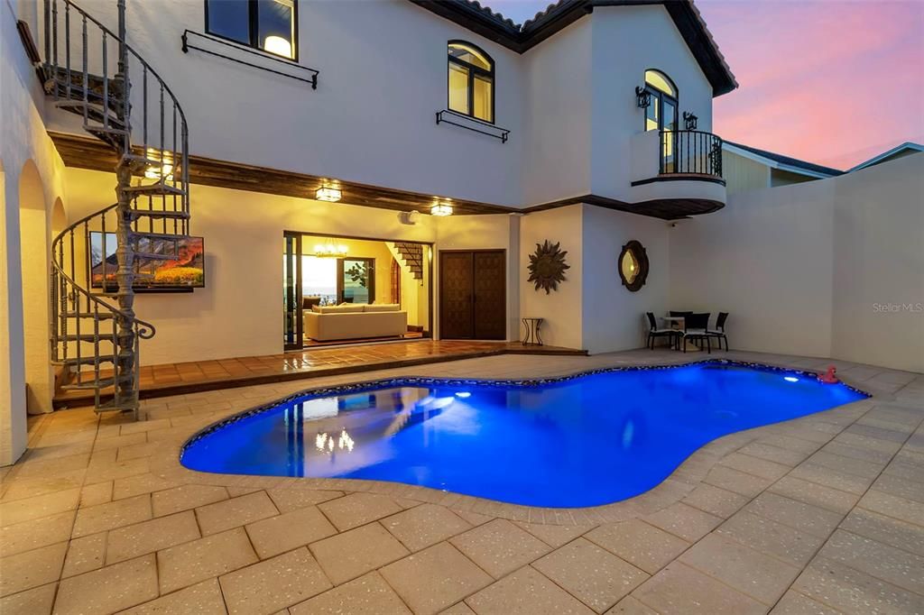 Exterior, Pool