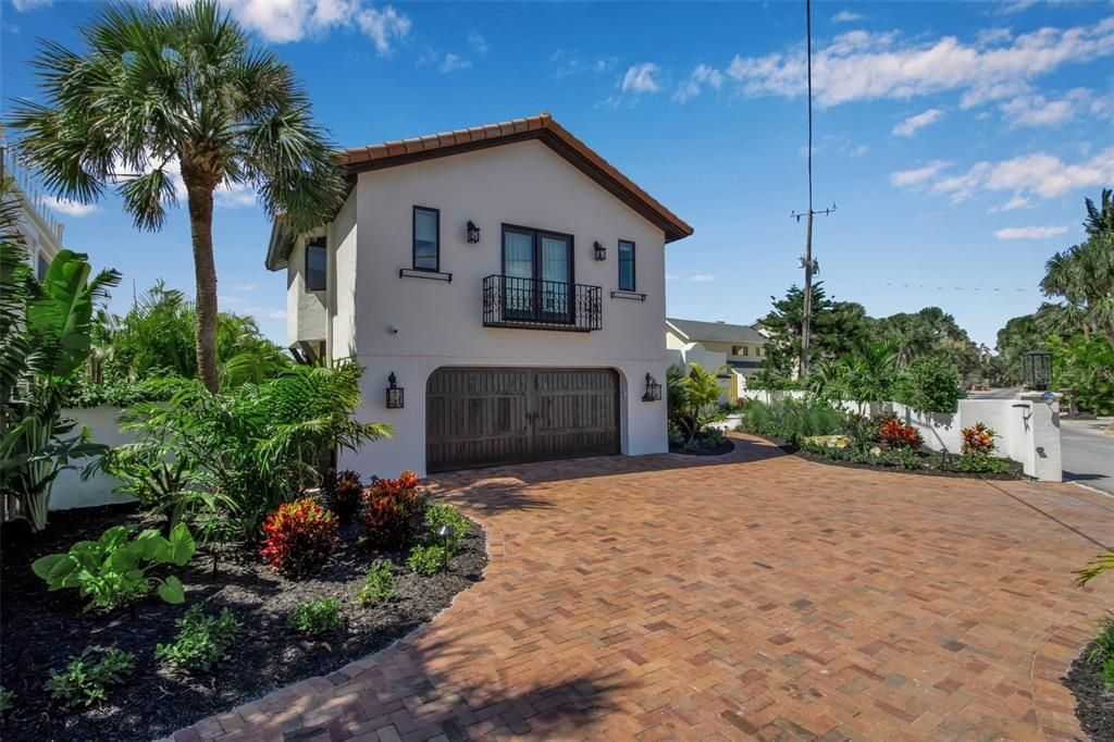 Attached, Exterior, Facade, Spanish Mediterranean