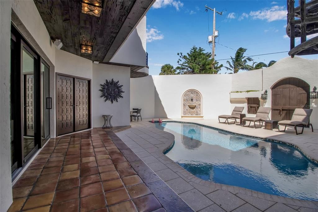 Exterior, Pool