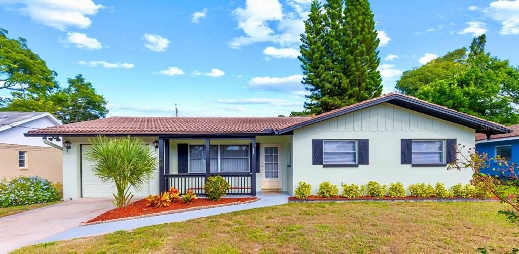 Backyard, Exterior, Facade, Ranch
