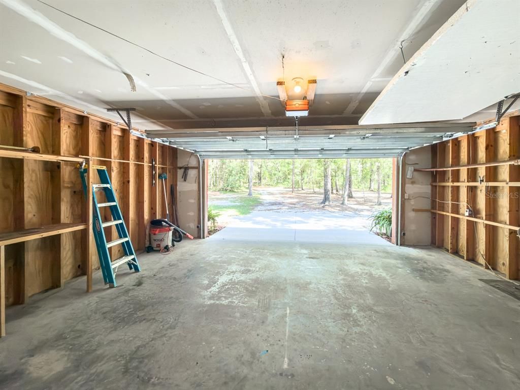 Garage, Interior