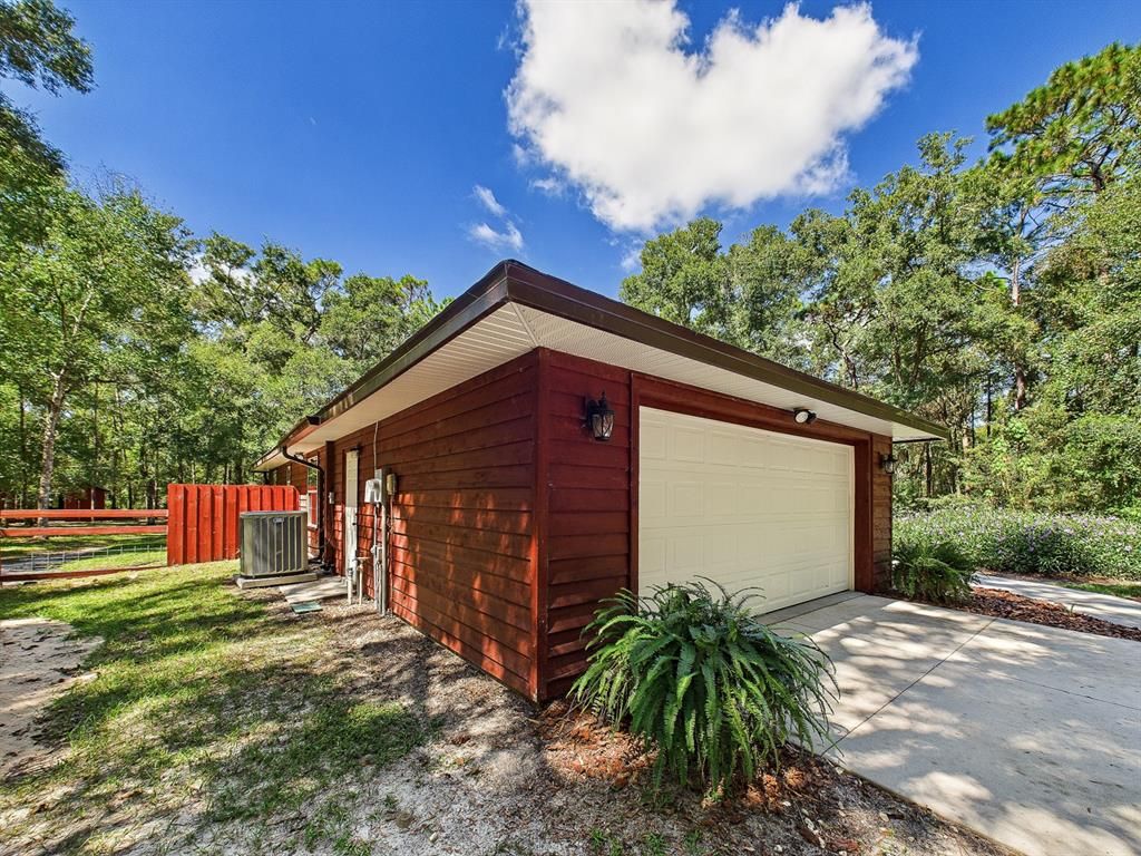 Detached Garage, Exterior