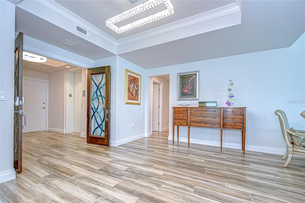Interior, Recessed Lighting, Wood Texture Flooring