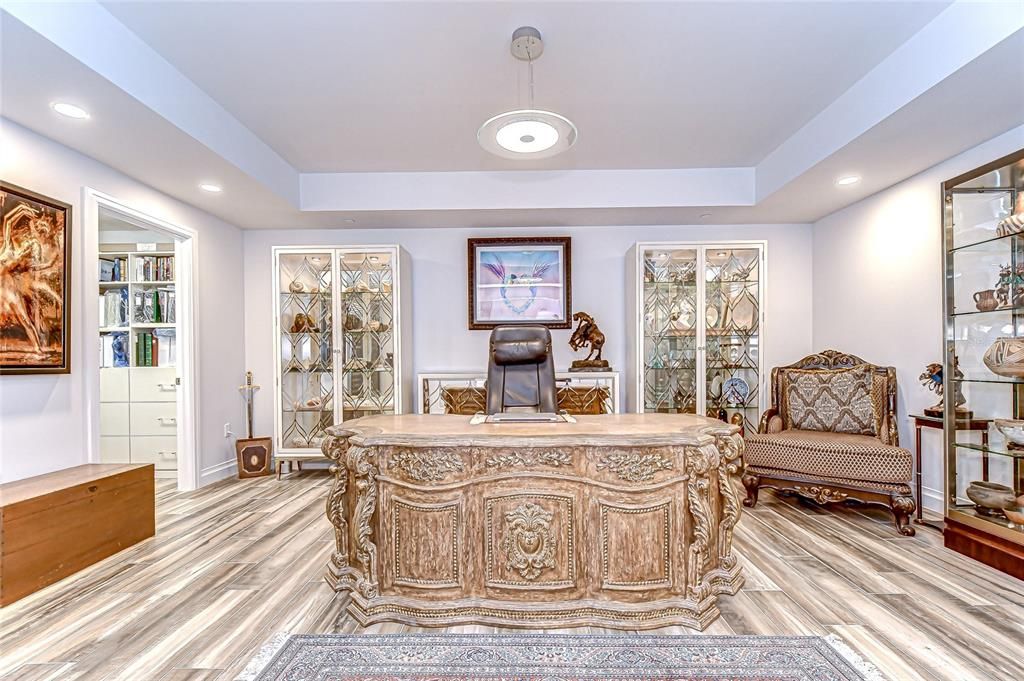 Interior, Recessed Lighting, Wood Texture Flooring