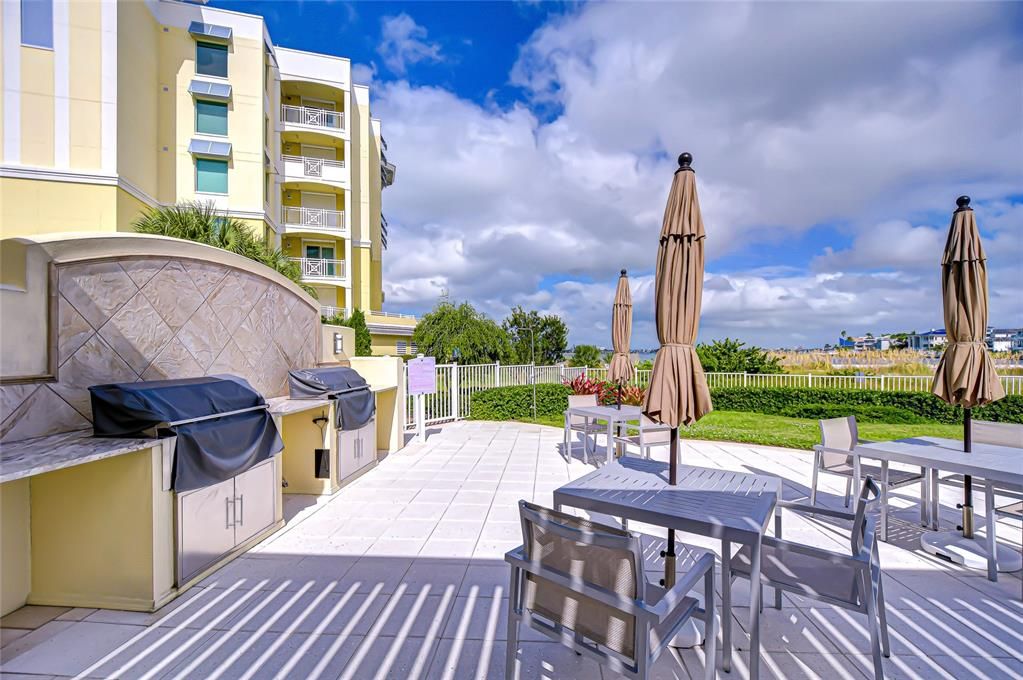 Exterior, Outdoor Kitchen