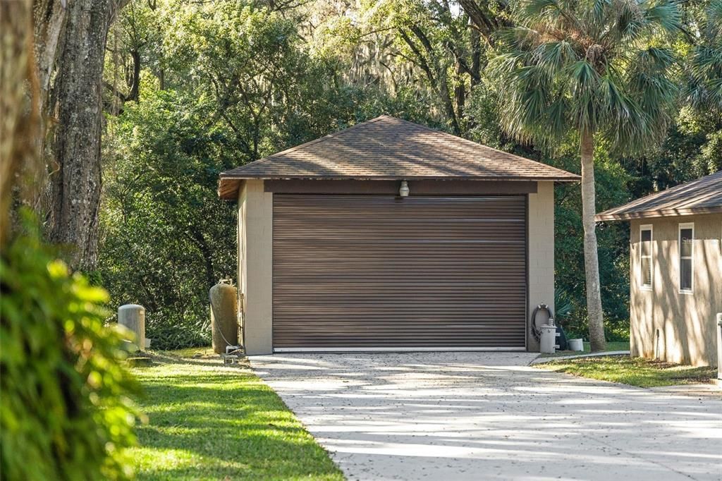 Detached Garage, Exterior