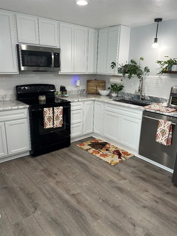 Interior, Kitchen, Pendant Lights, Recessed Lighting, Wood Texture Flooring