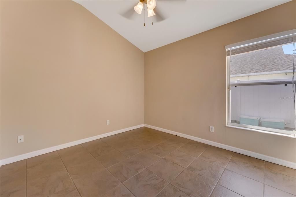 Empty room, Interior