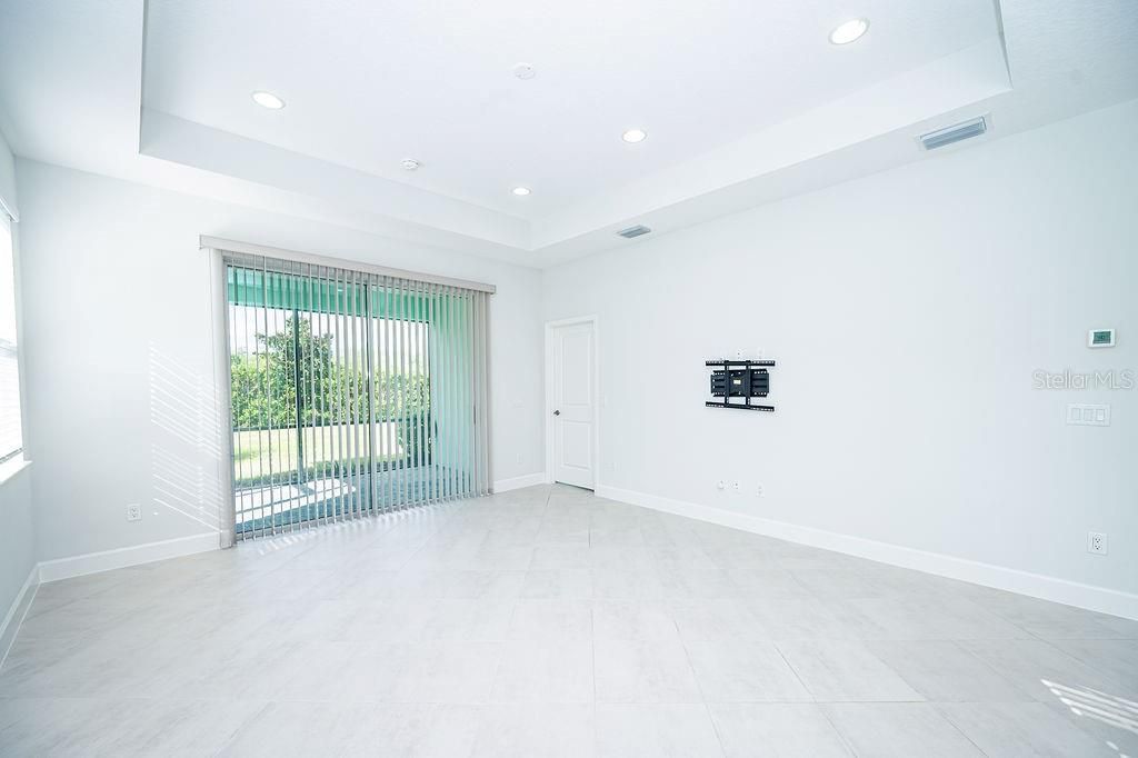 Empty room, Interior, Recessed Lighting