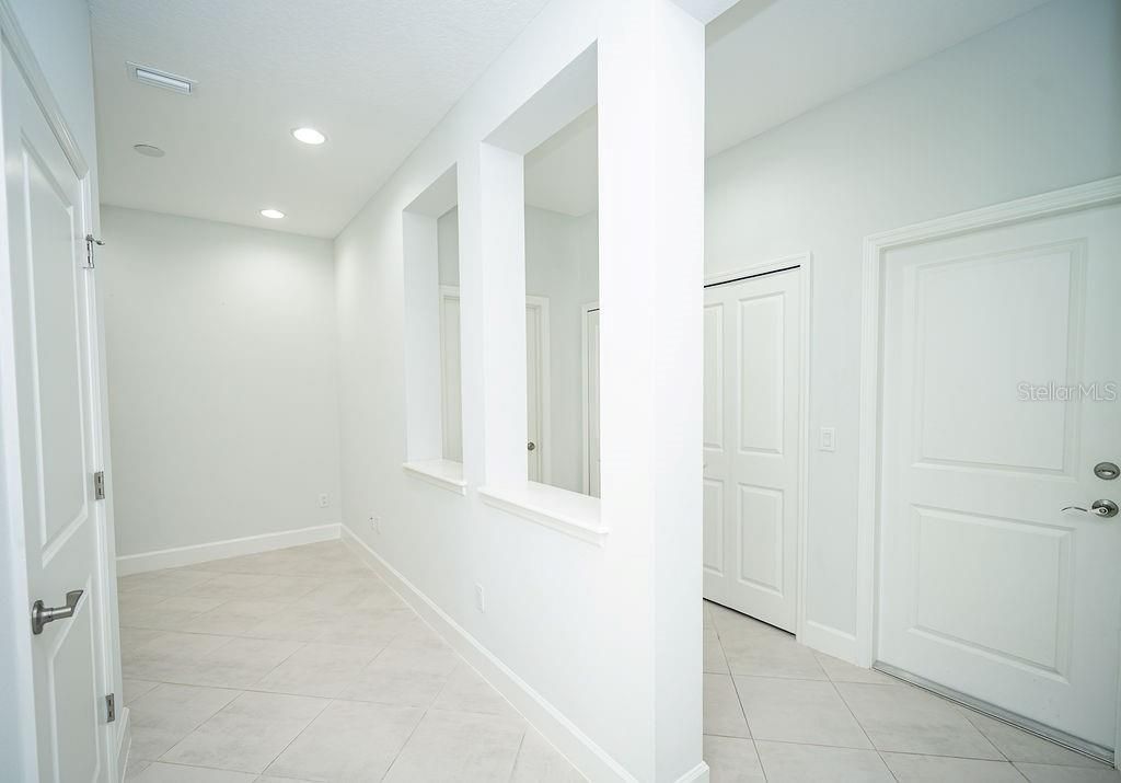Empty room, Interior, Recessed Lighting