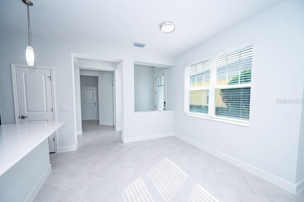 Empty room, Interior, Pendant Lights