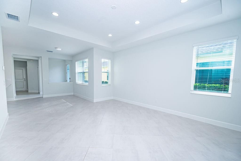Empty room, Interior, Recessed Lighting
