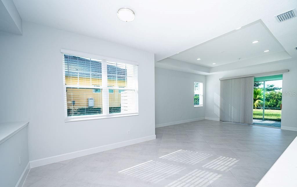 Empty room, Interior, Recessed Lighting
