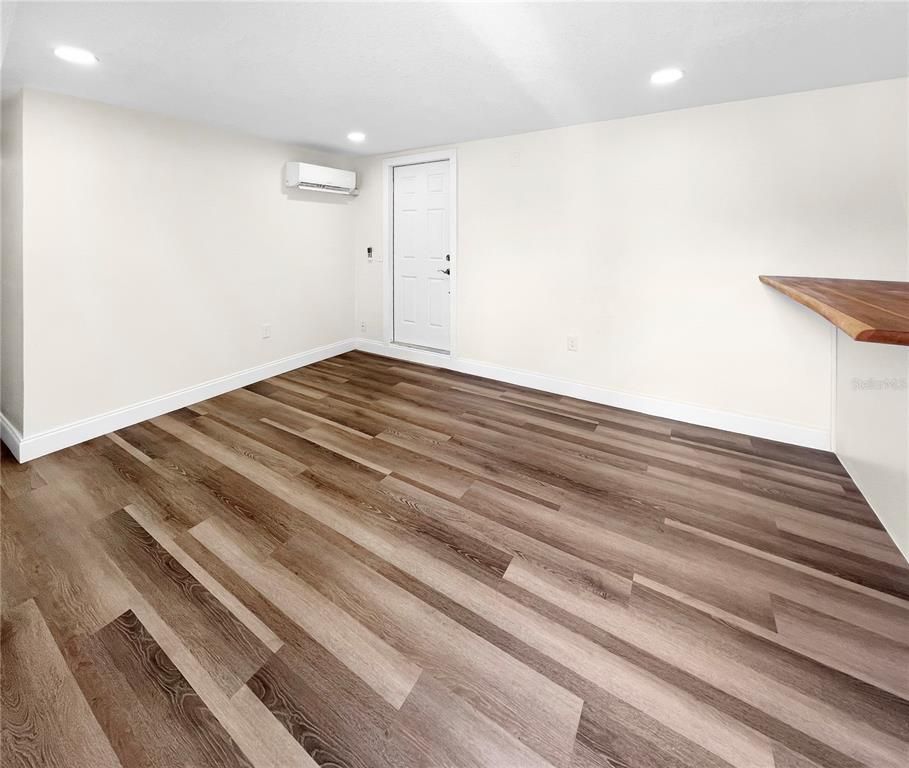 Empty room, Interior, Recessed Lighting, Wood Texture Flooring