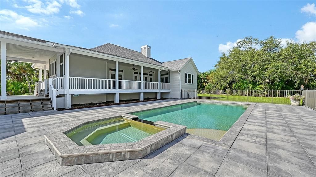 Exterior, Pool