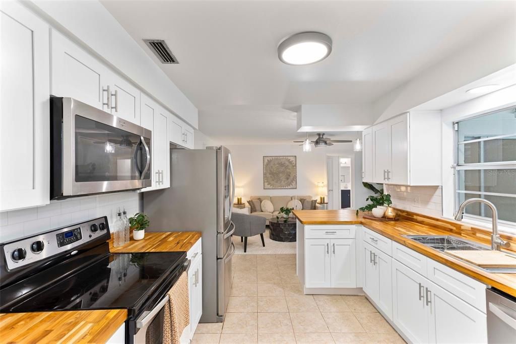 Interior, Kitchen, Living room, Stainless Steel Appliances