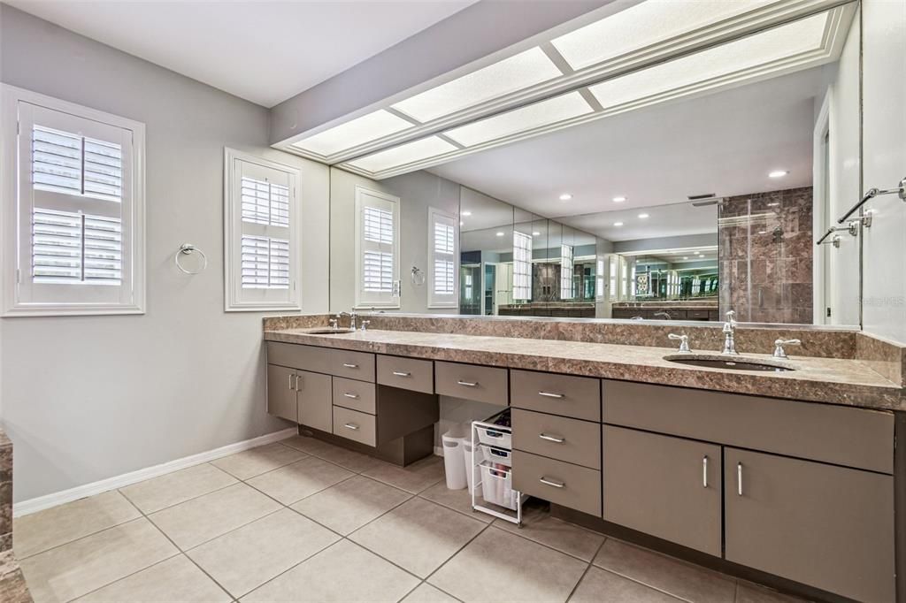 Bathroom, Dual Sink Vanities, Interior, Recessed Lighting