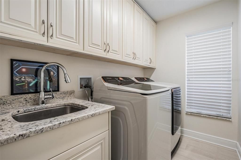 Interior, Washer, Wood Texture Flooring