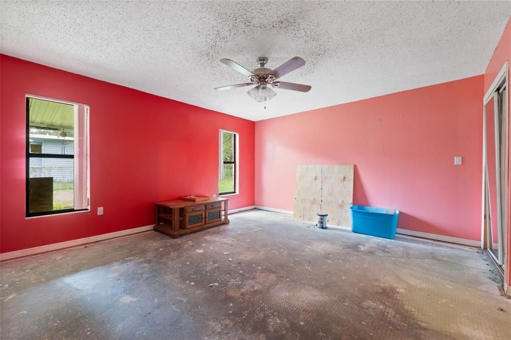 Empty room, Interior