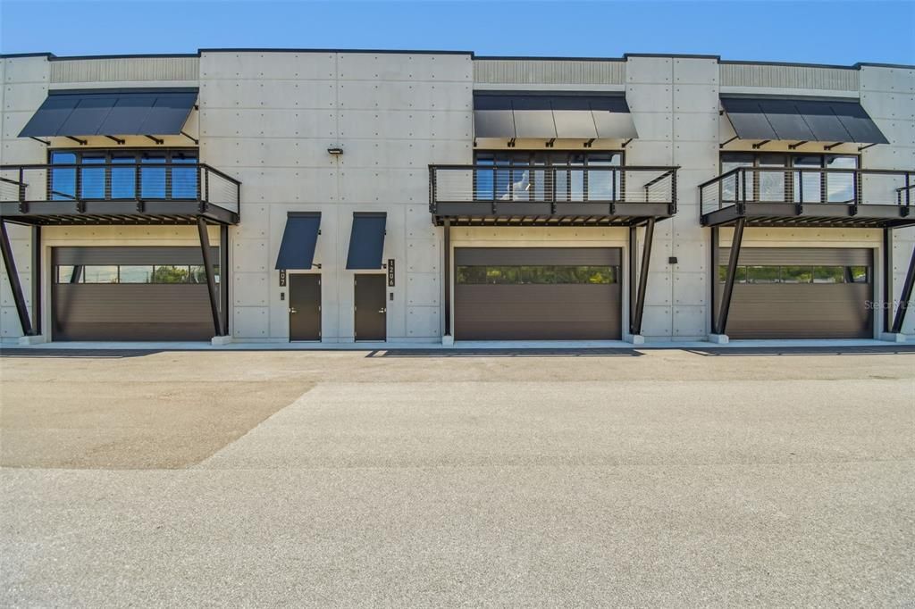 Attached, Exterior, Facade, Modern