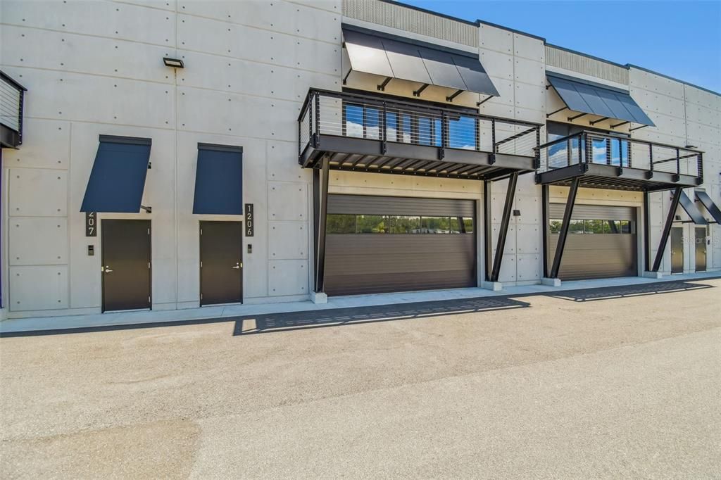 Attached, Exterior, Facade, None