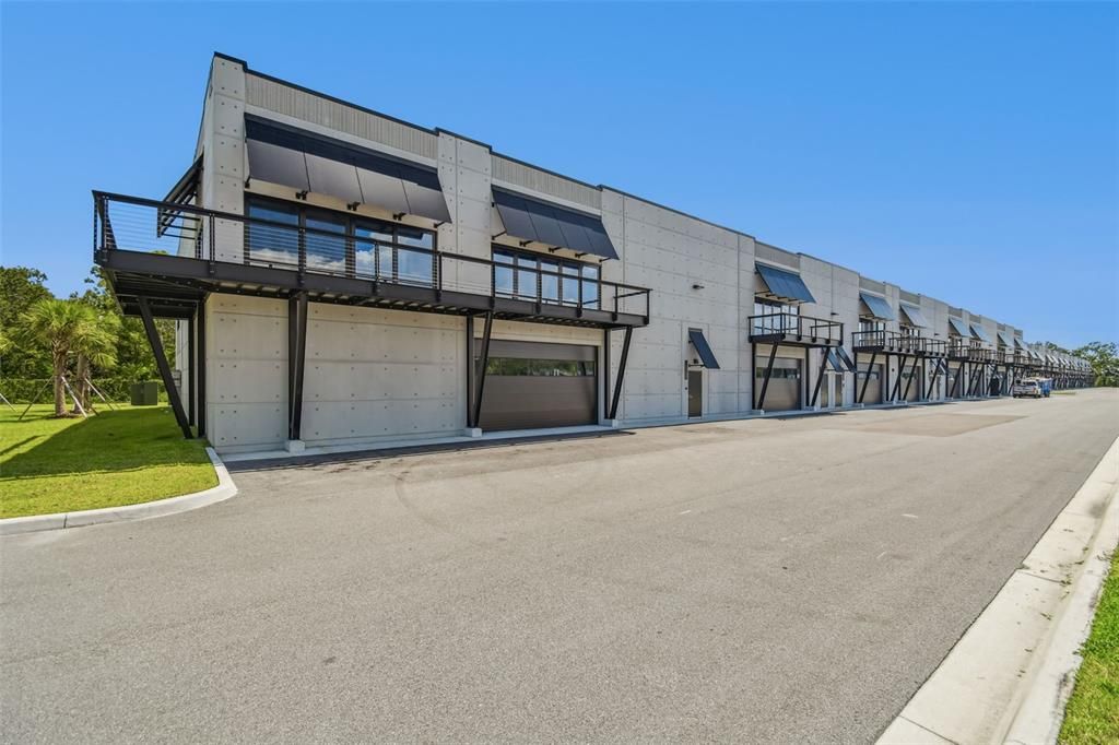 Exterior, Facade, Modern