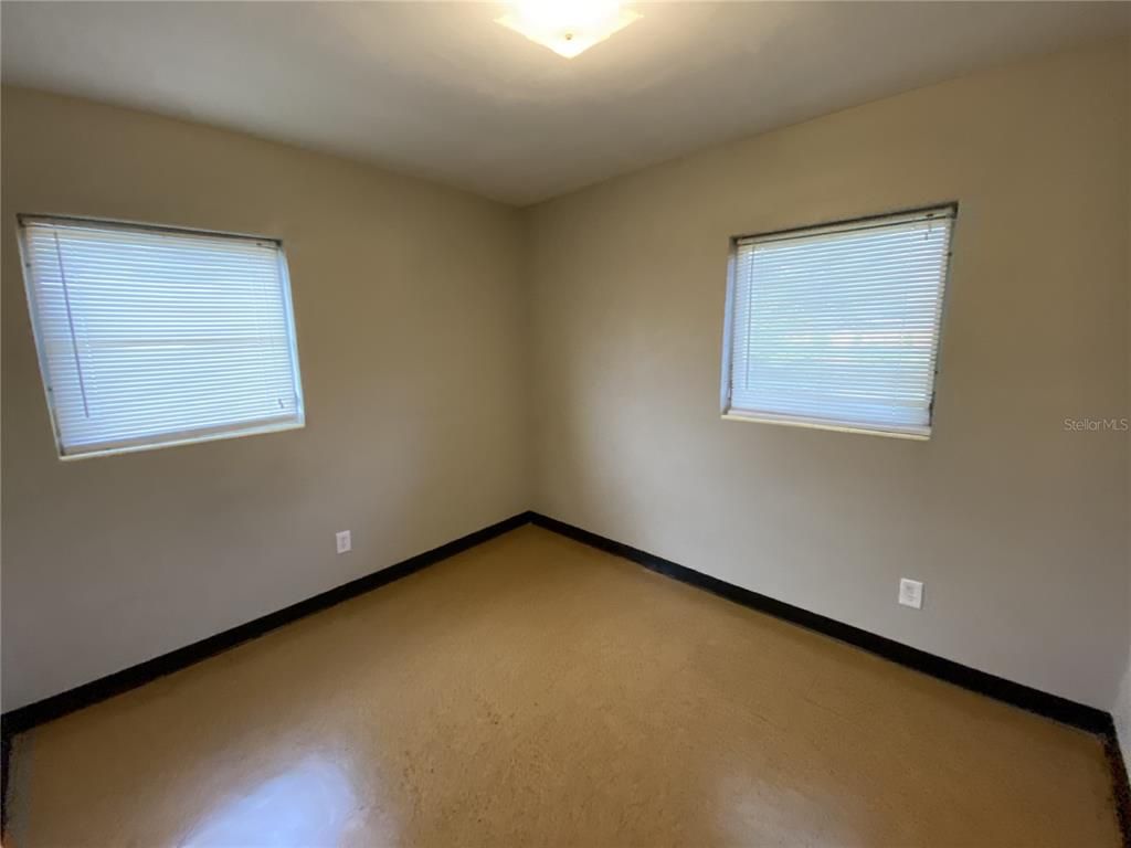 Empty room, Interior