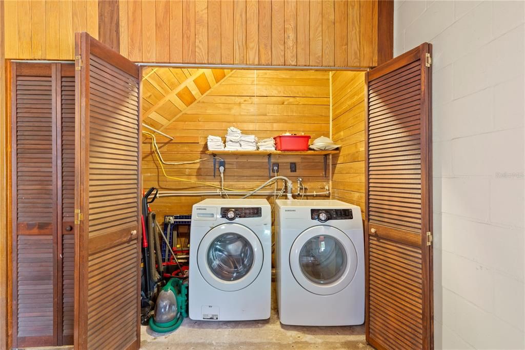 Interior, Washer, Wooden Walls