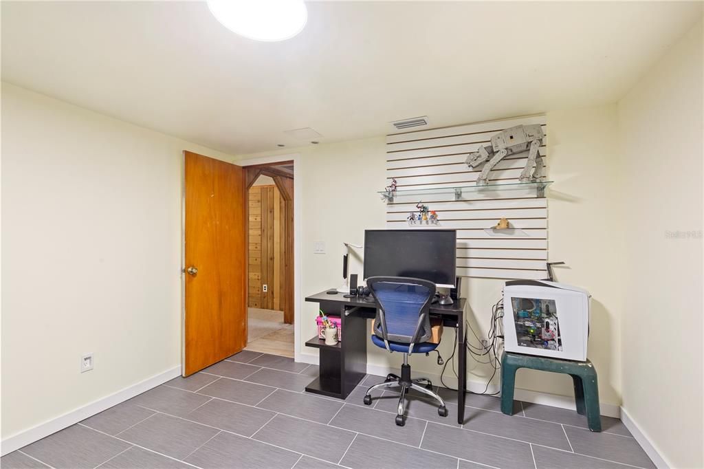 Home Office, Interior