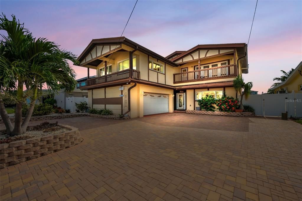 Attached, Exterior, Facade, Modern